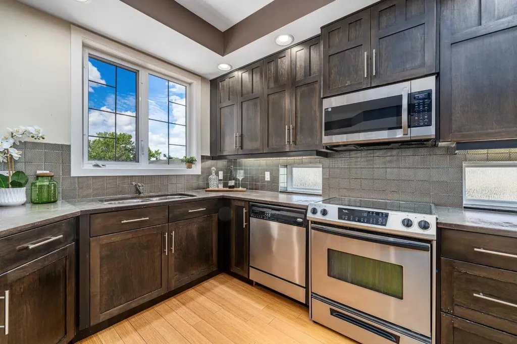 1814 14a Street SW Calgary AB T2T 3W7
