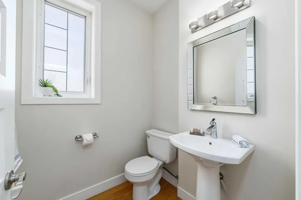 1814 14a Street SW Calgary AB T2T 3W7