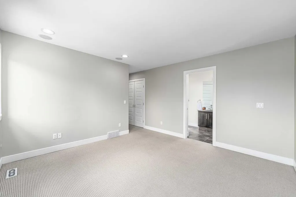 1814 14a Street SW Calgary AB T2T 3W7