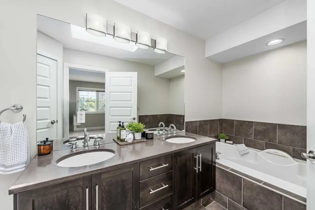 1814 14a Street SW Calgary AB T2T 3W7