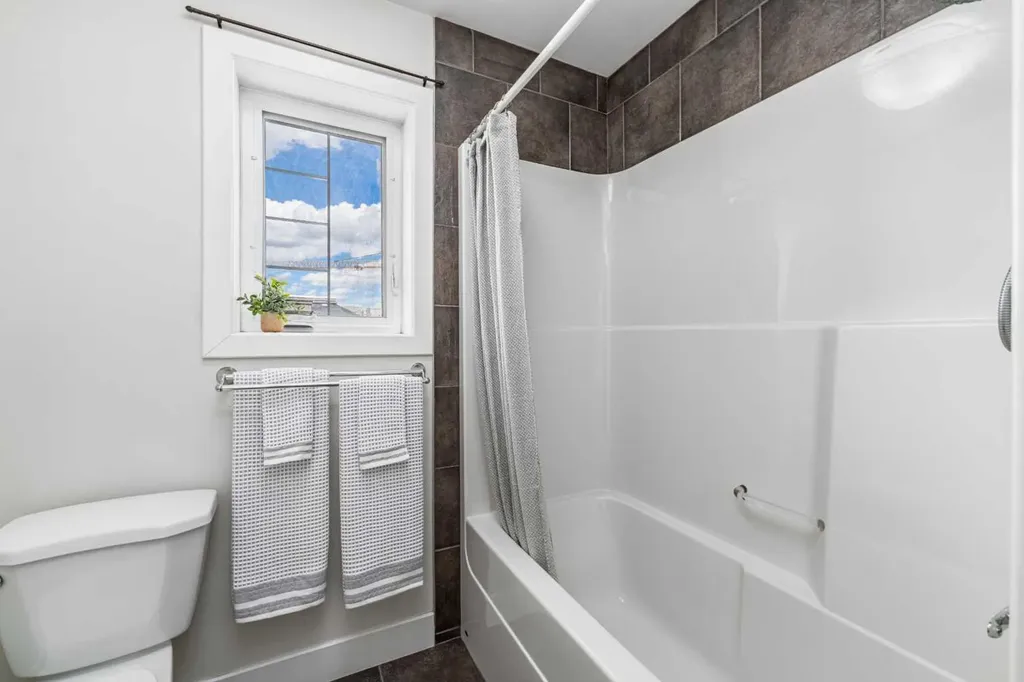 1814 14a Street SW Calgary AB T2T 3W7