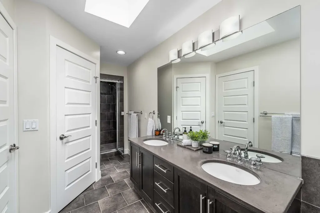 1814 14a Street SW Calgary AB T2T 3W7