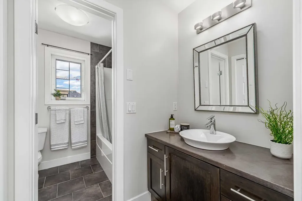 1814 14a Street SW Calgary AB T2T 3W7