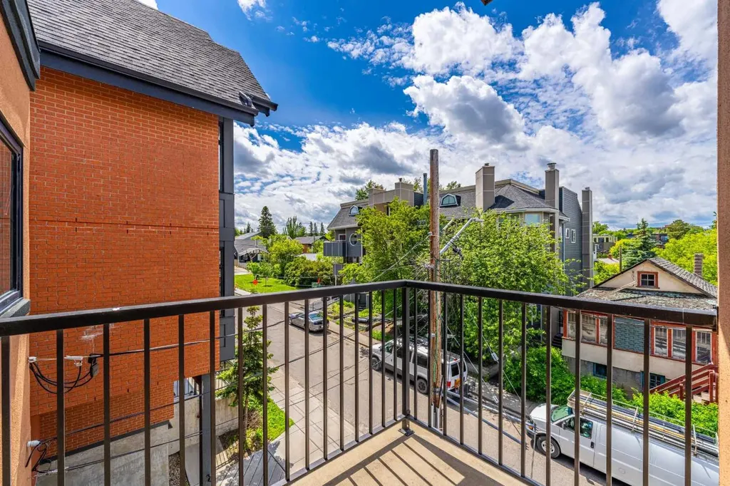 1814 14a Street SW Calgary AB T2T 3W7
