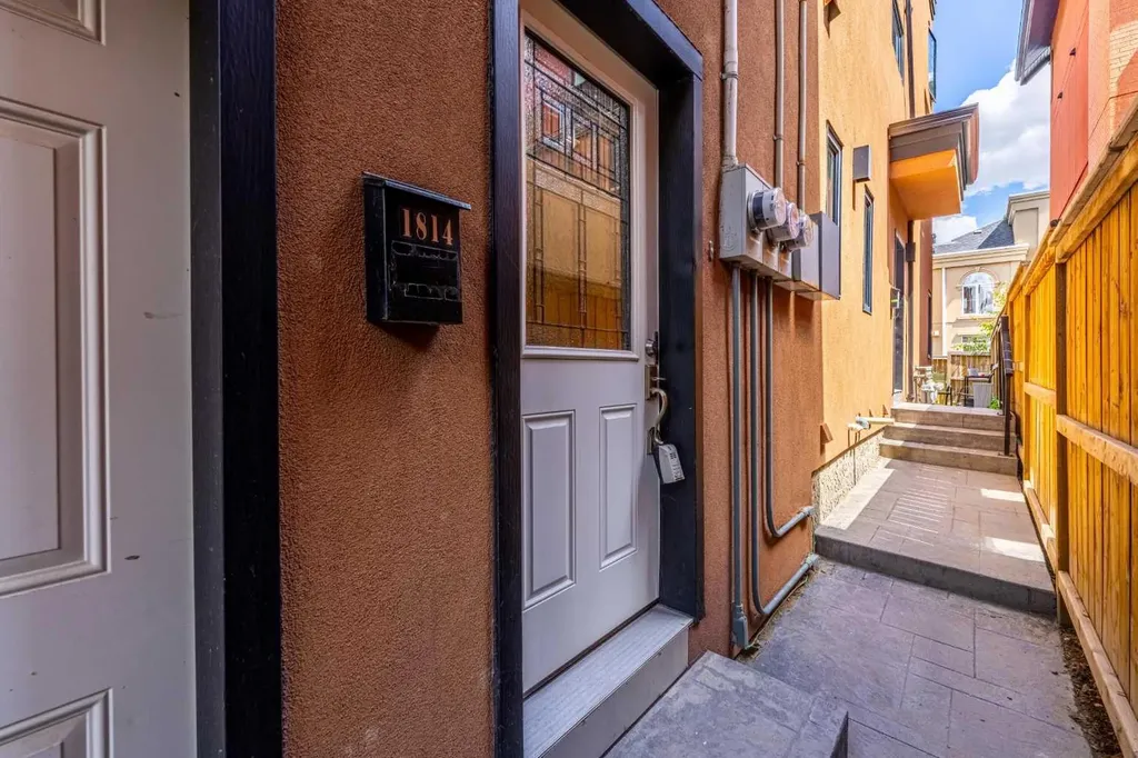 1814 14a Street SW Calgary AB T2T 3W7