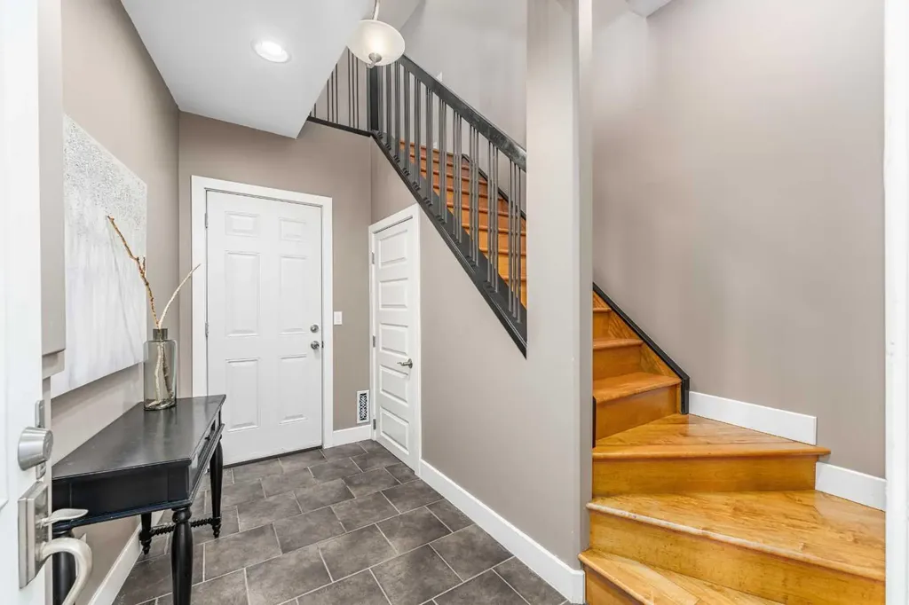 1814 14a Street SW Calgary AB T2T 3W7