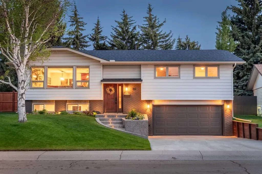 111 Silvergrove Green NW Calgary AB T3B 4H8
