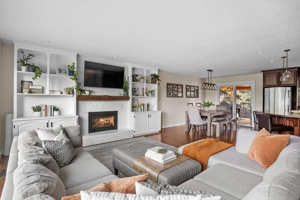 111 Silvergrove Green NW Calgary AB T3B 4H8
