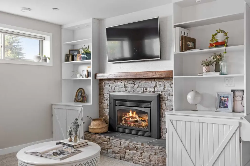 111 Silvergrove Green NW Calgary AB T3B 4H8