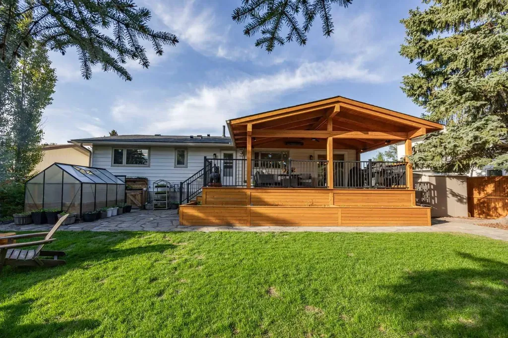 111 Silvergrove Green NW Calgary AB T3B 4H8