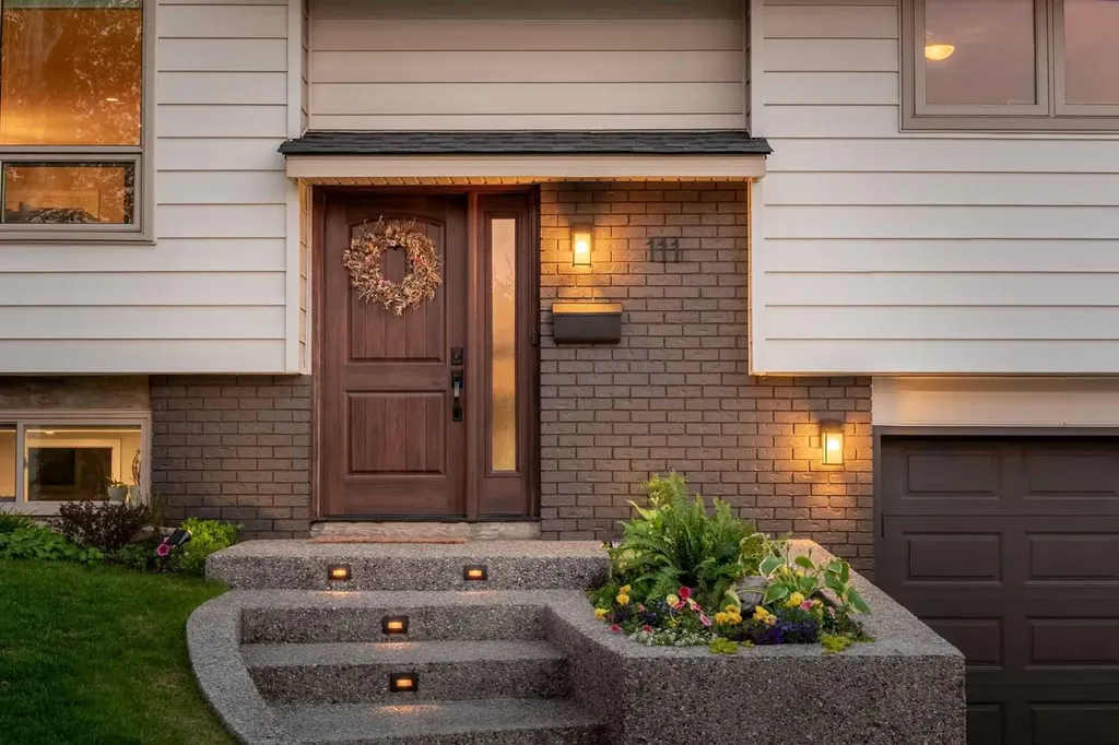 111 Silvergrove Green NW Calgary AB T3B 4H8