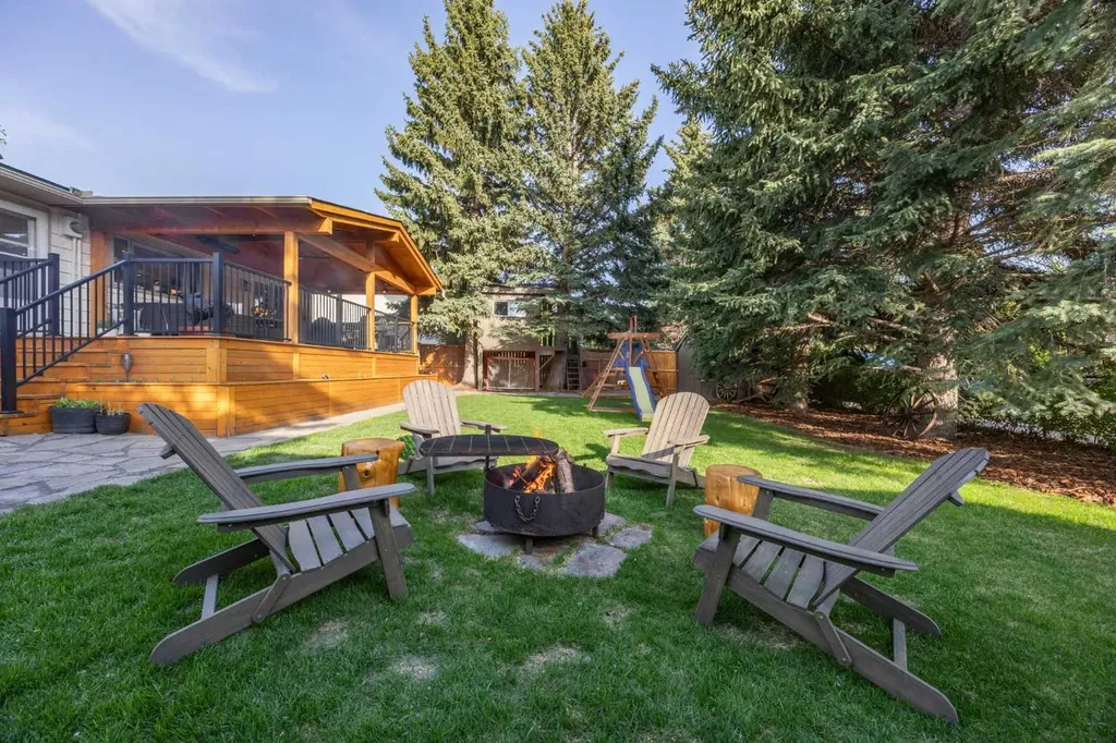 111 Silvergrove Green NW Calgary AB T3B 4H8