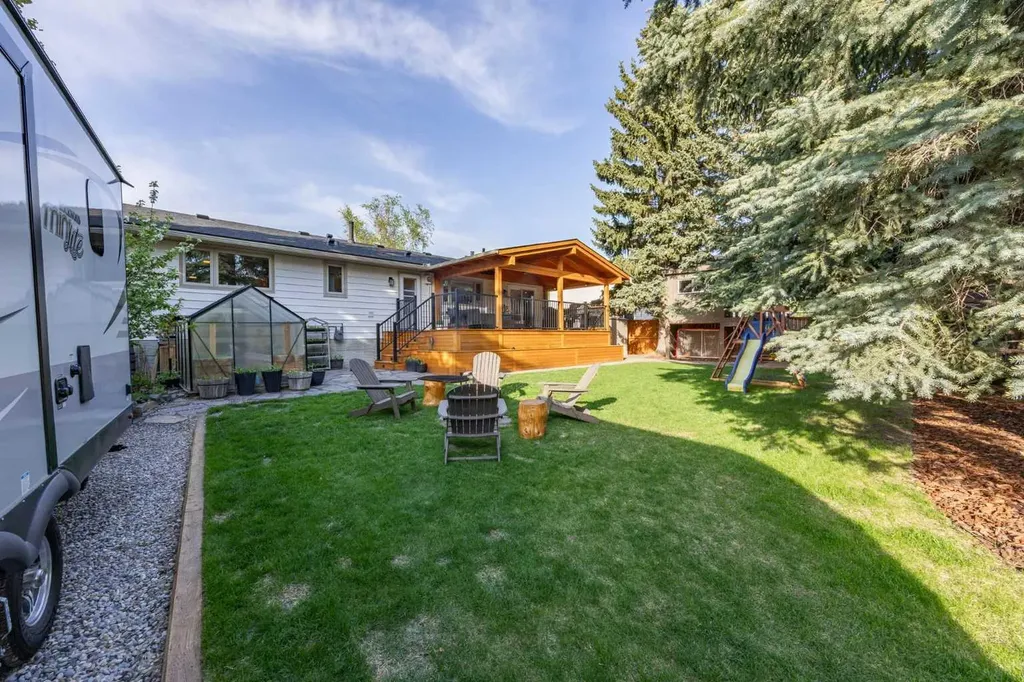 111 Silvergrove Green NW Calgary AB T3B 4H8
