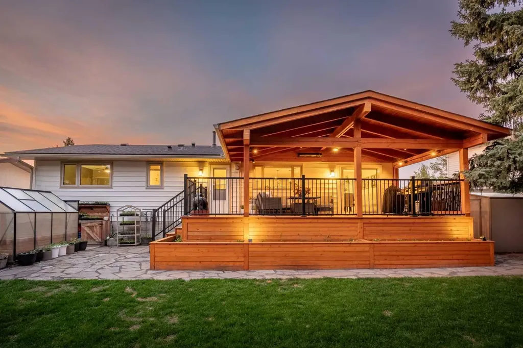 111 Silvergrove Green NW Calgary AB T3B 4H8