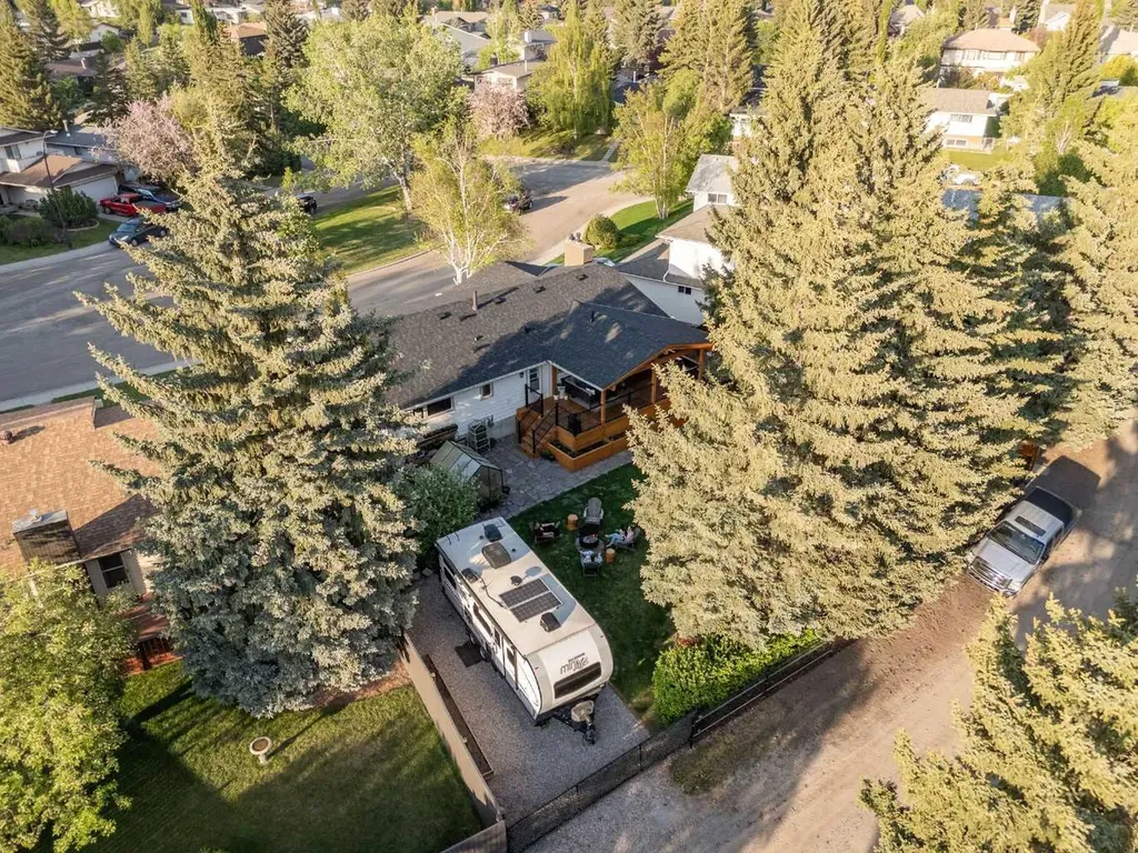 111 Silvergrove Green NW Calgary AB T3B 4H8