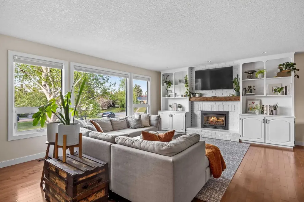 111 Silvergrove Green NW Calgary AB T3B 4H8