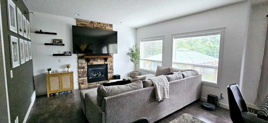 8869 96 Avenue Grande Prairie AB t8x0n2