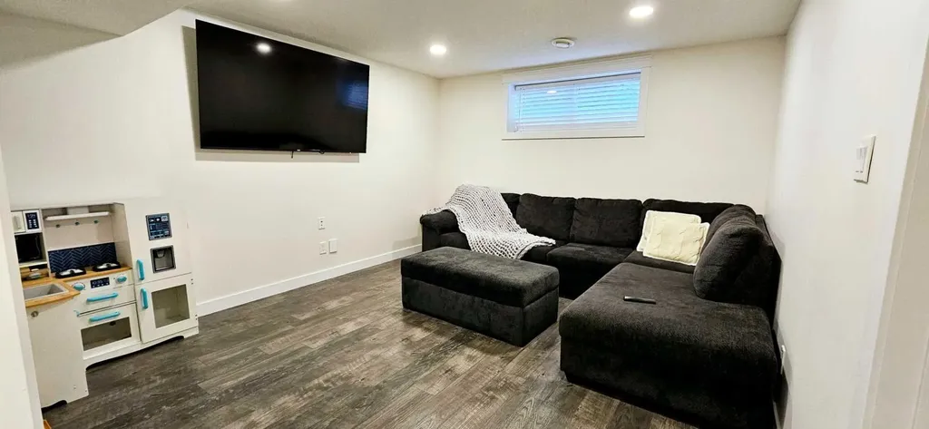 8869 96 Avenue Grande Prairie AB t8x0n2