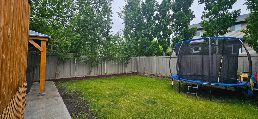 8869 96 Avenue Grande Prairie AB t8x0n2