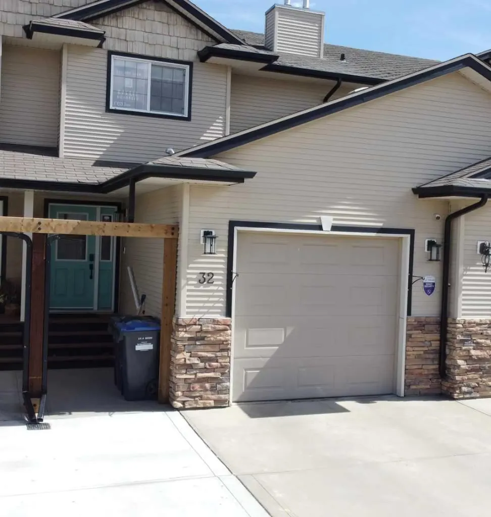 32 Legend Court Sylvan Lake AB T4S 0B1