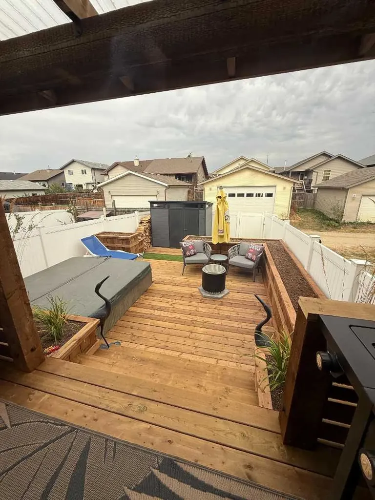 32 Legend Court Sylvan Lake AB T4S 0B1