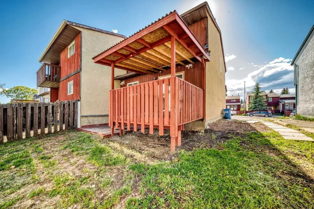 236 Pinemill Mews NE Calgary AB T1Y 4R2