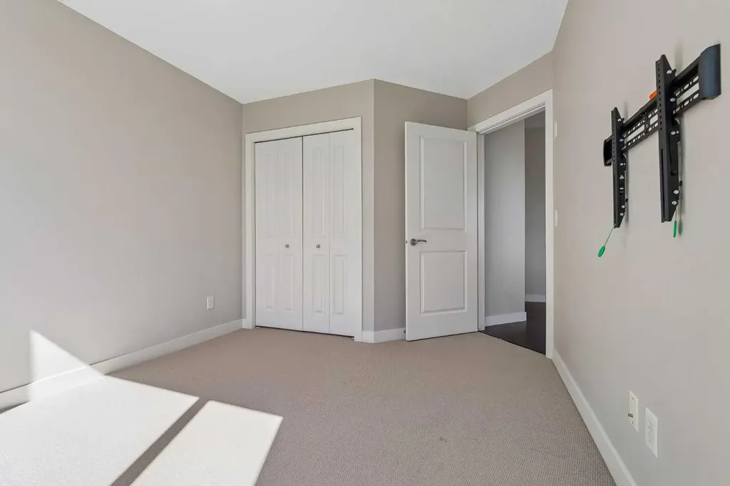 2727 28 Avenue SE Calgary AB T2B 0L4