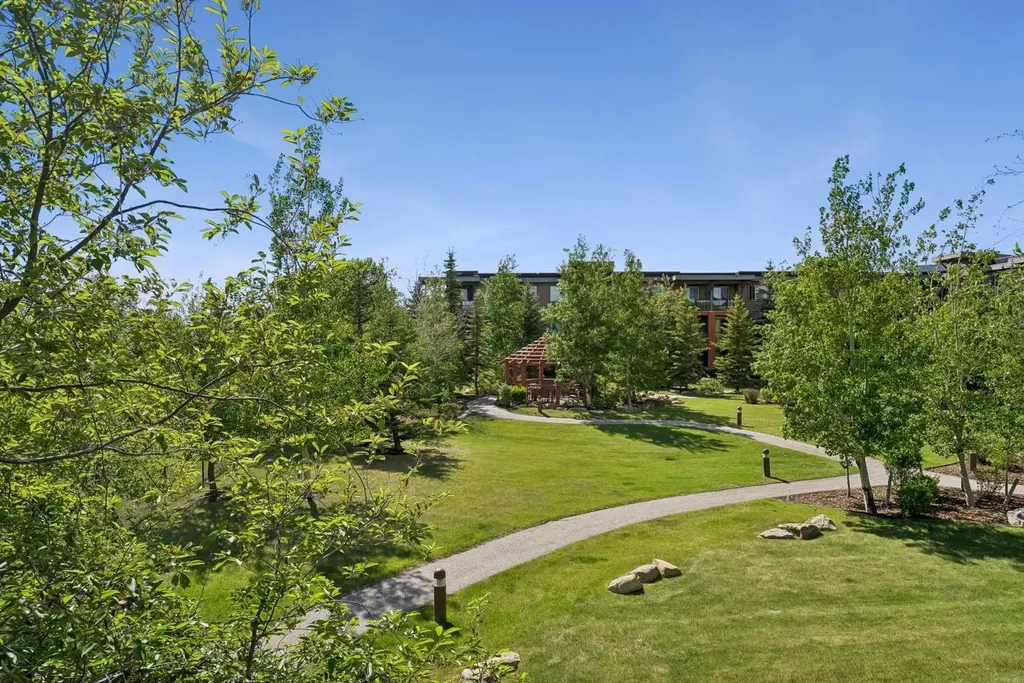 2727 28 Avenue SE Calgary AB T2B 0L4