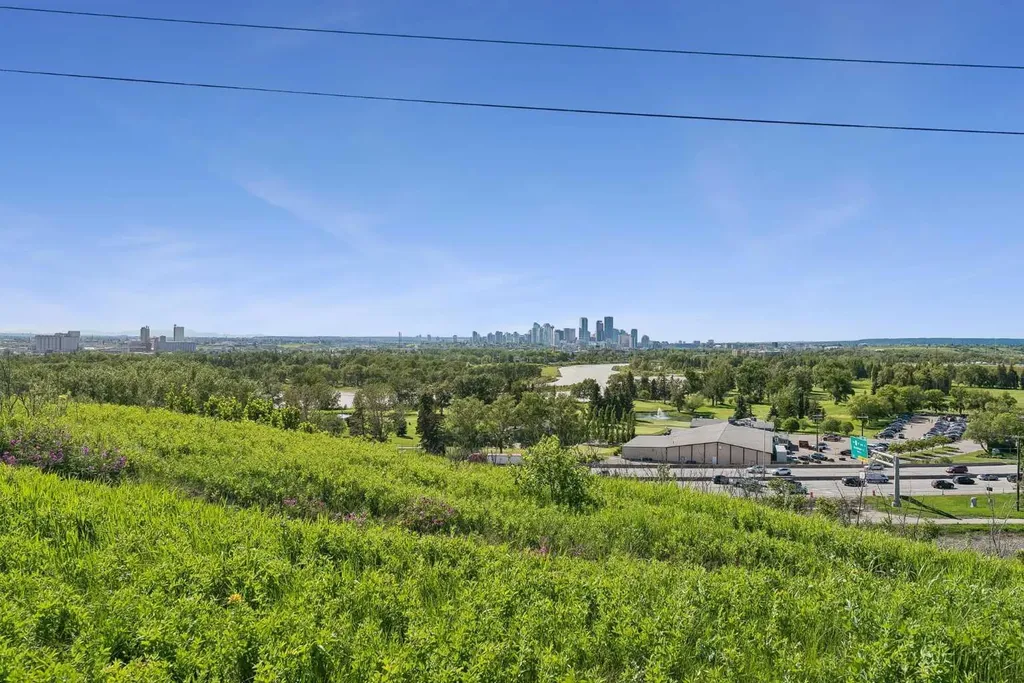 2727 28 Avenue SE Calgary AB T2B 0L4