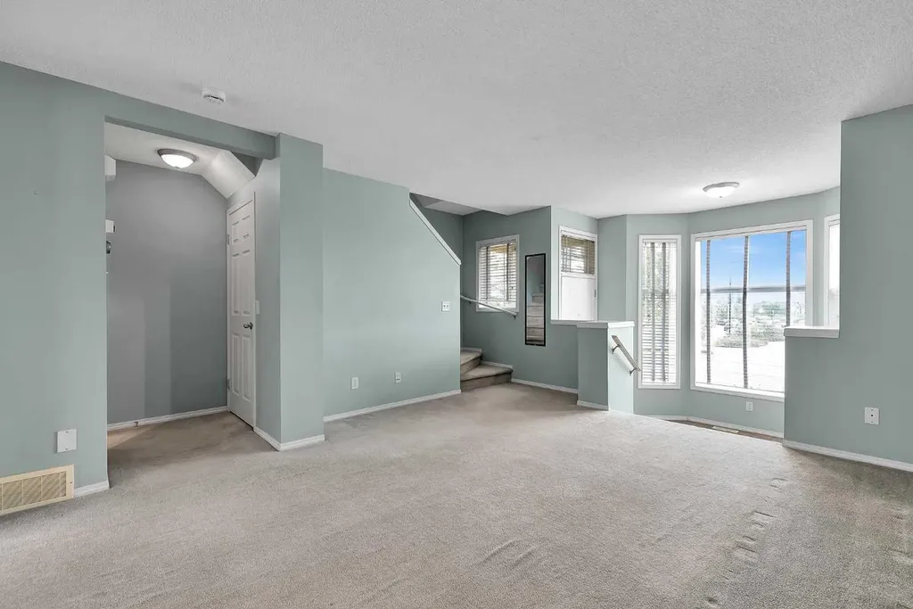 207 Mckenzie Towne Gate SE Calgary AB T2Z 4G2