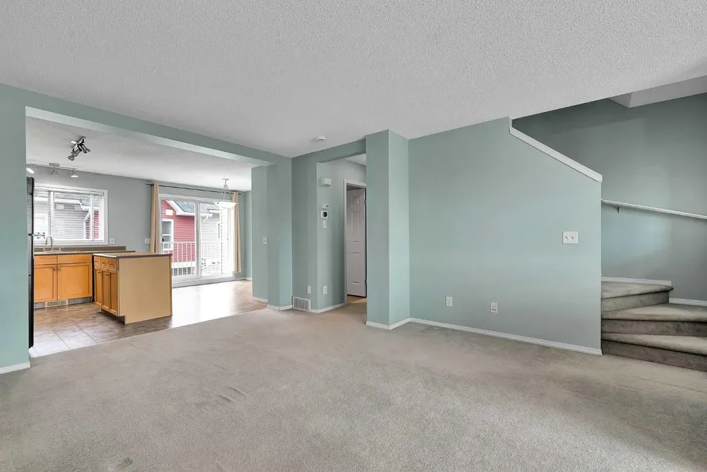 207 Mckenzie Towne Gate SE Calgary AB T2Z 4G2