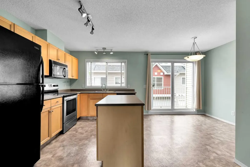 207 Mckenzie Towne Gate SE Calgary AB T2Z 4G2
