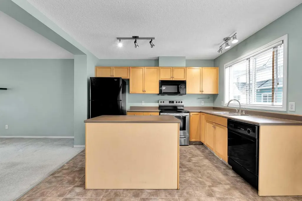 207 Mckenzie Towne Gate SE Calgary AB T2Z 4G2