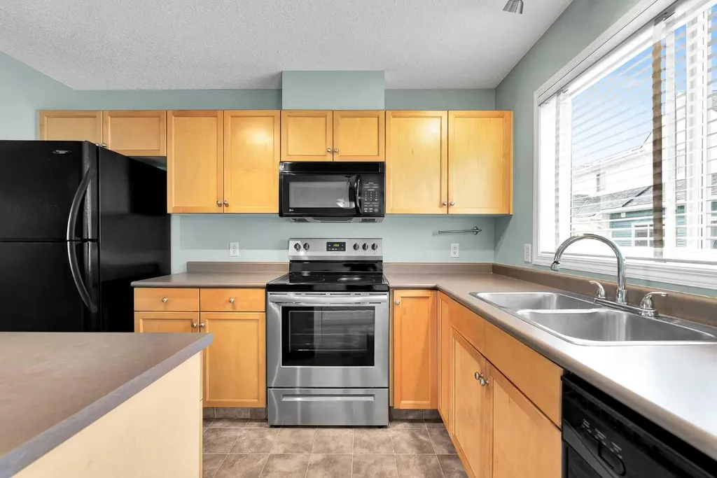 207 Mckenzie Towne Gate SE Calgary AB T2Z 4G2