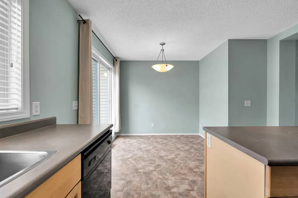 207 Mckenzie Towne Gate SE Calgary AB T2Z 4G2