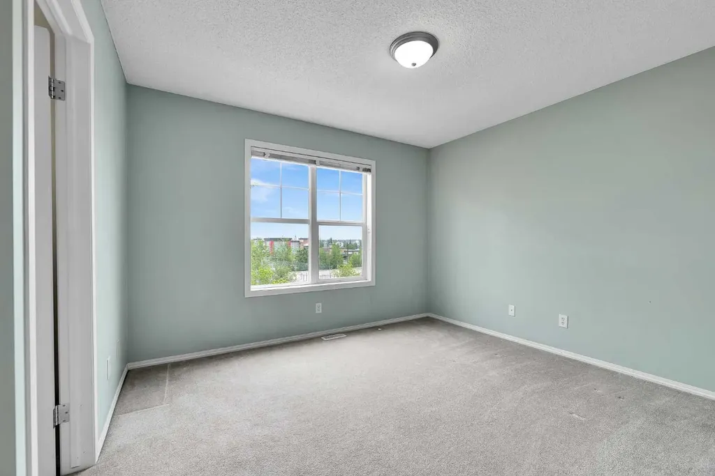207 Mckenzie Towne Gate SE Calgary AB T2Z 4G2