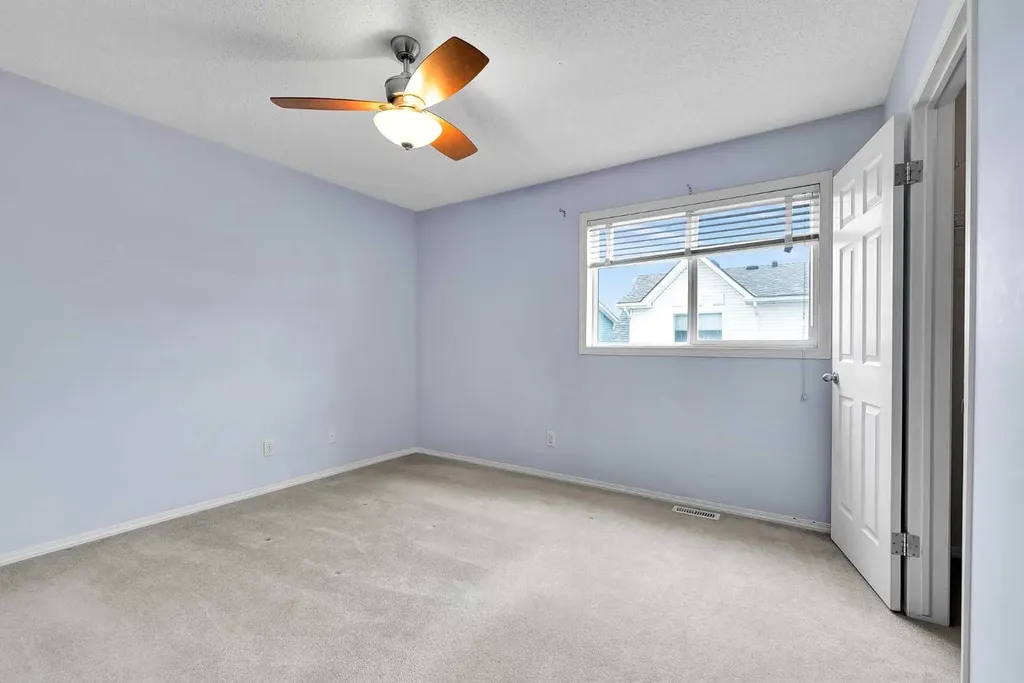 207 Mckenzie Towne Gate SE Calgary AB T2Z 4G2