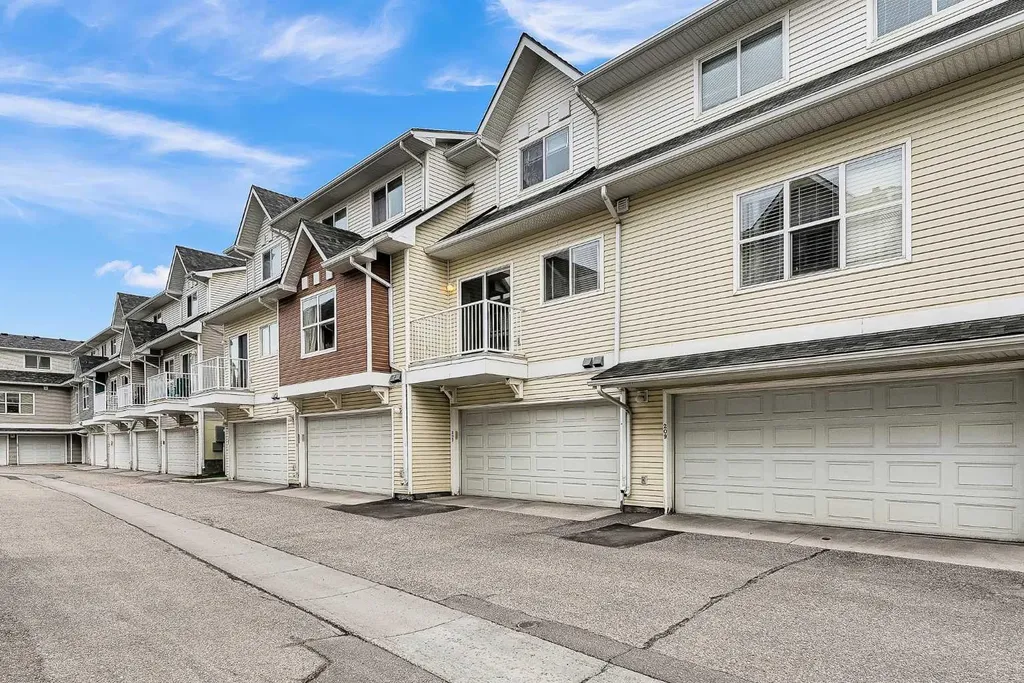 207 Mckenzie Towne Gate SE Calgary AB T2Z 4G2