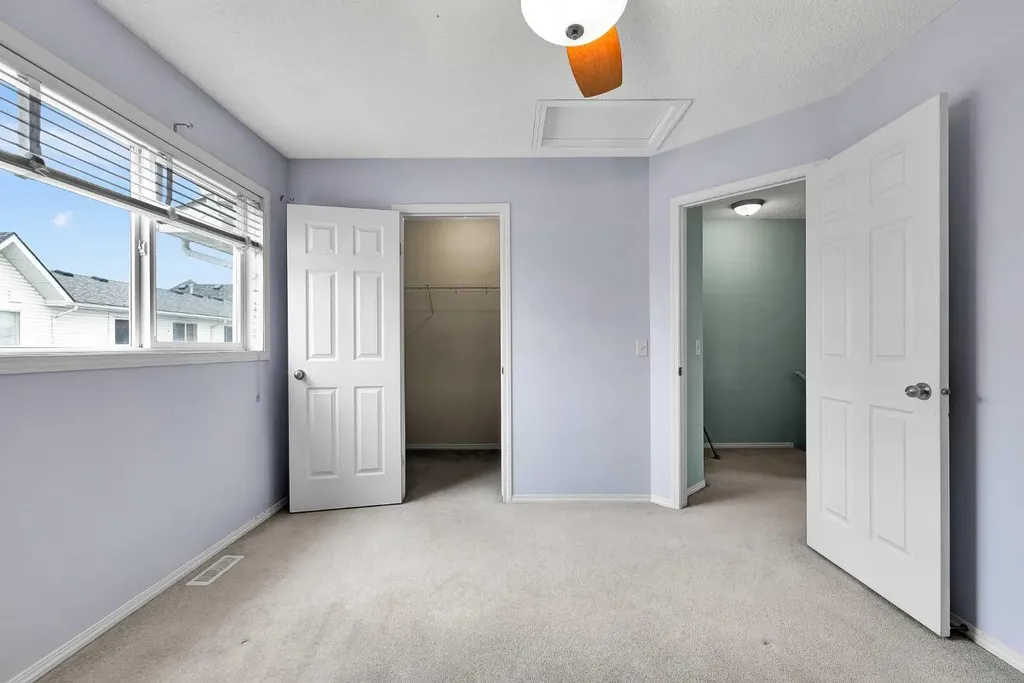 207 Mckenzie Towne Gate SE Calgary AB T2Z 4G2