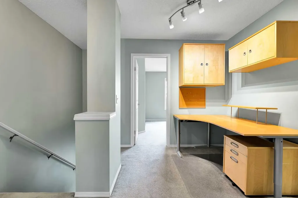 207 Mckenzie Towne Gate SE Calgary AB T2Z 4G2