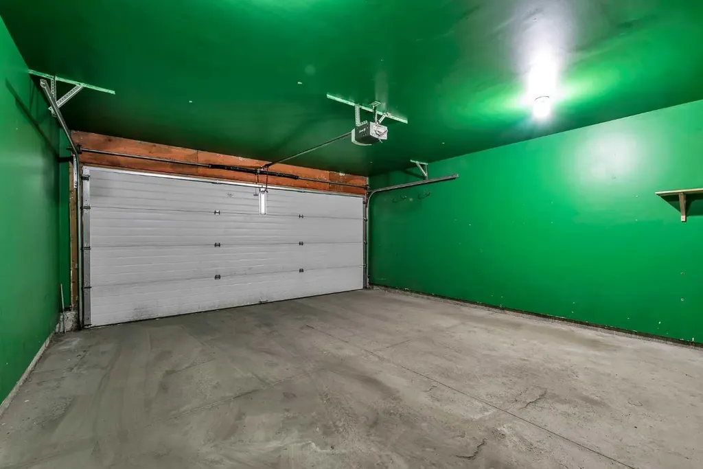 207 Mckenzie Towne Gate SE Calgary AB T2Z 4G2