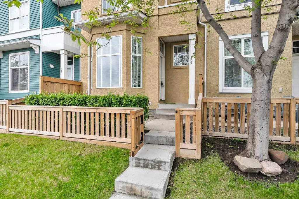 207 Mckenzie Towne Gate SE Calgary AB T2Z 4G2