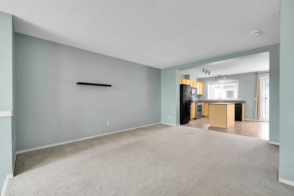 207 Mckenzie Towne Gate SE Calgary AB T2Z 4G2