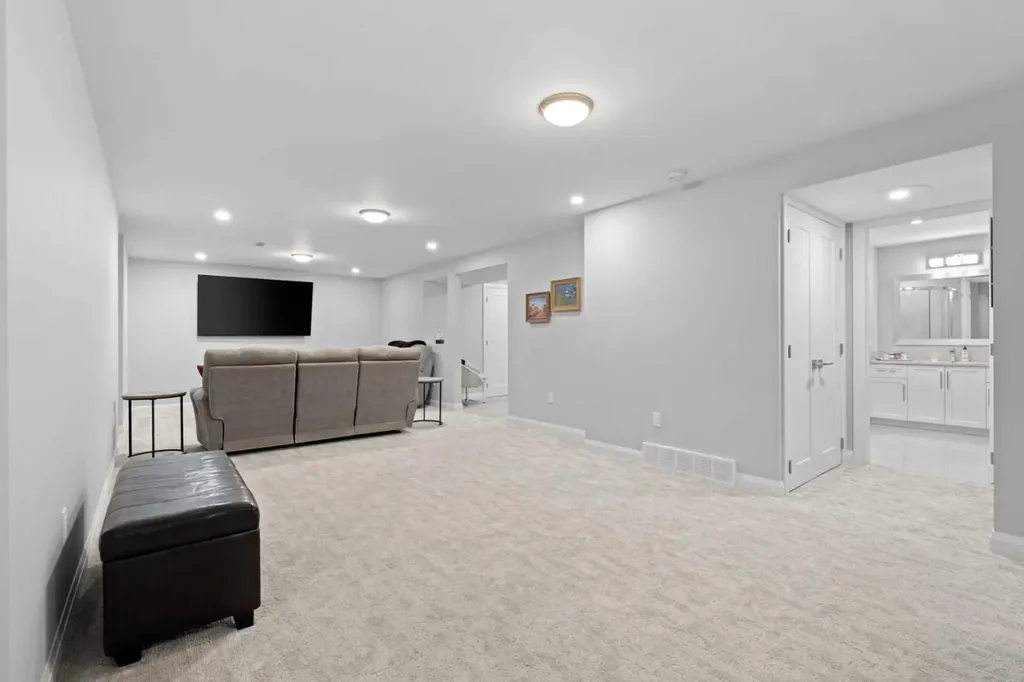 260 Parkview Place SE Calgary AB T2J4W6