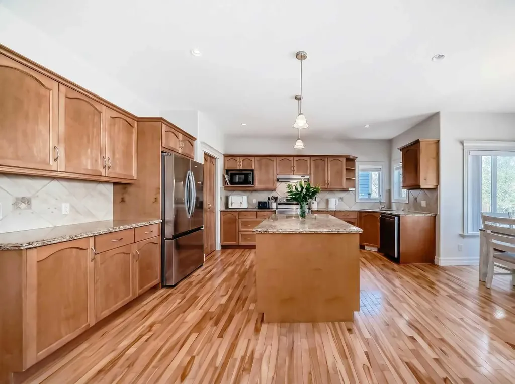 832 Coopers Square SW Airdrie AB t4b 0g5