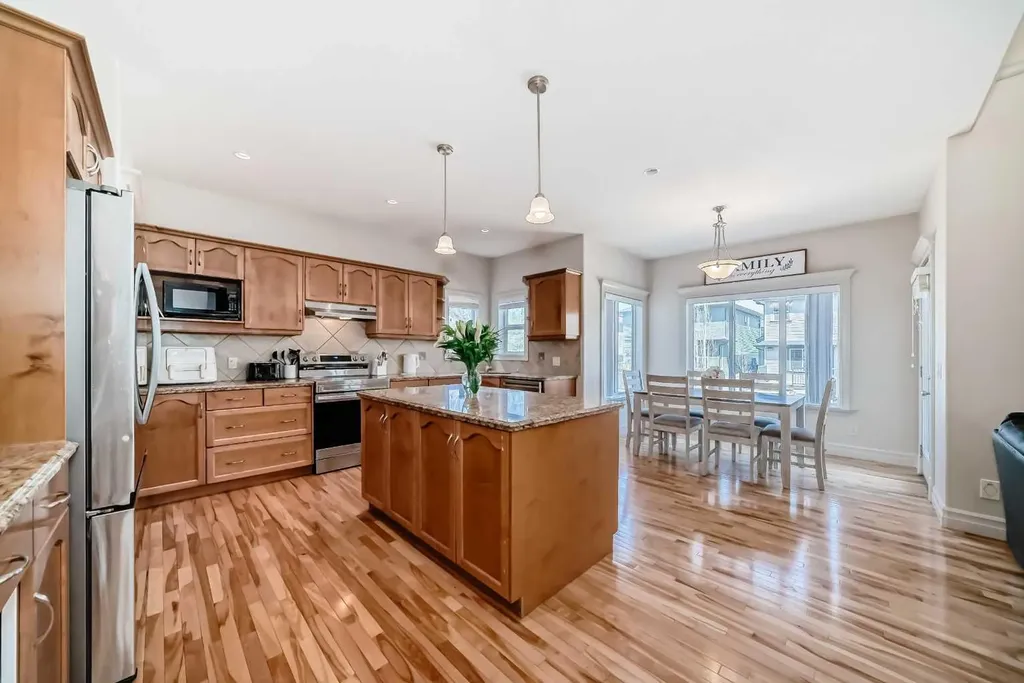 832 Coopers Square SW Airdrie AB t4b 0g5