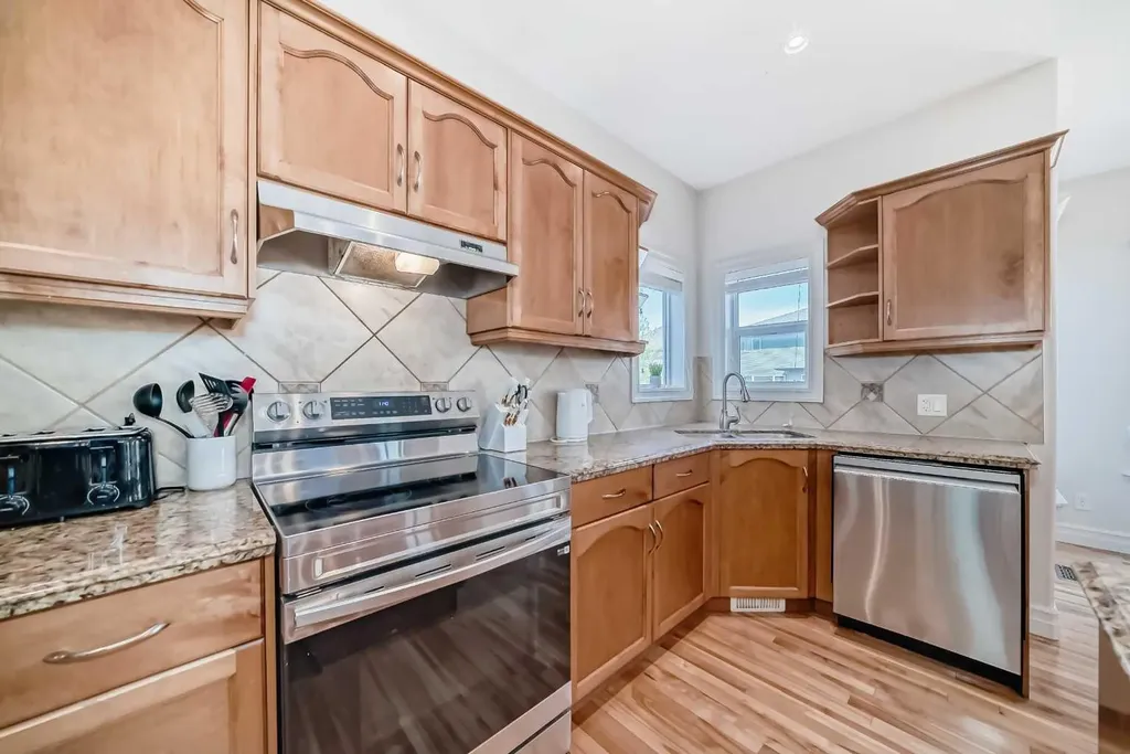 832 Coopers Square SW Airdrie AB t4b 0g5