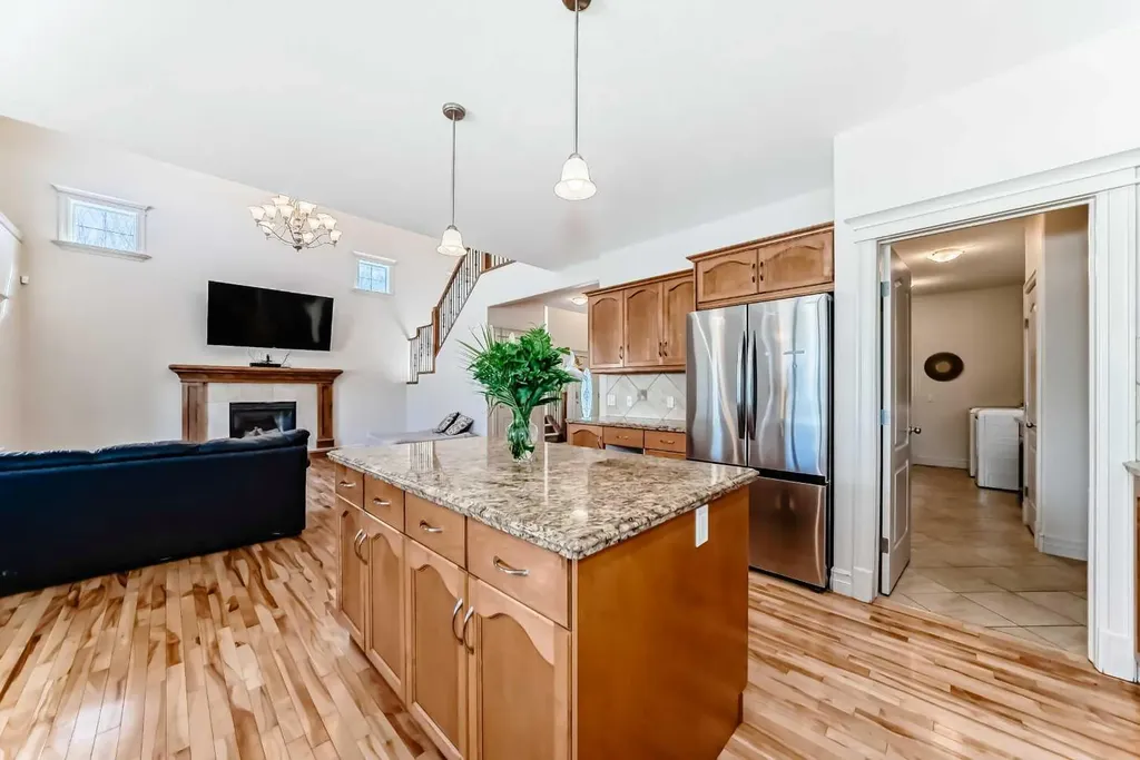 832 Coopers Square SW Airdrie AB t4b 0g5