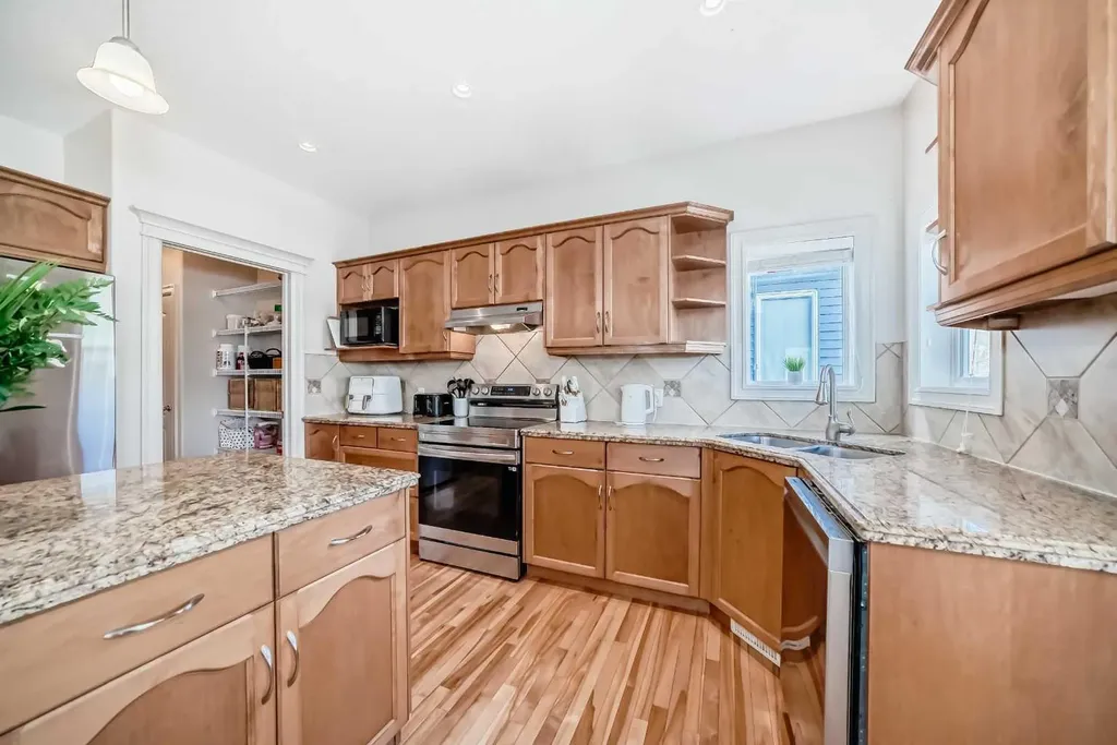 832 Coopers Square SW Airdrie AB t4b 0g5