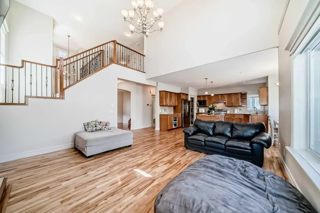 832 Coopers Square SW Airdrie AB t4b 0g5